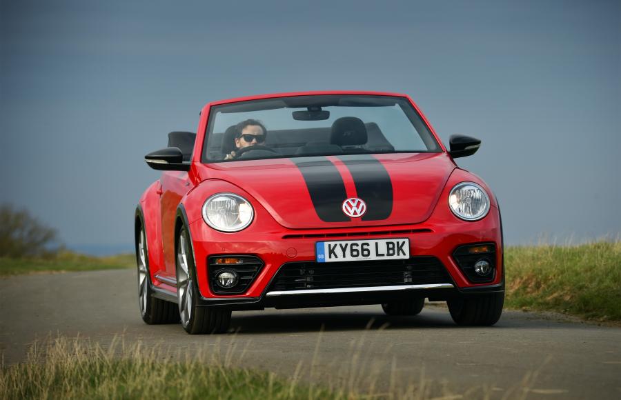  Volkswagen Beetle Cabriolet R-Line 2016 года  (UK) (фото 21 из 32)